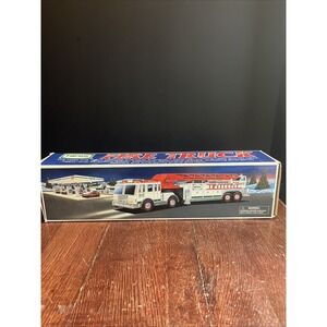 Hess Toy Fire Truck Collectible Model with Working Lights‎ 2000 New In Box